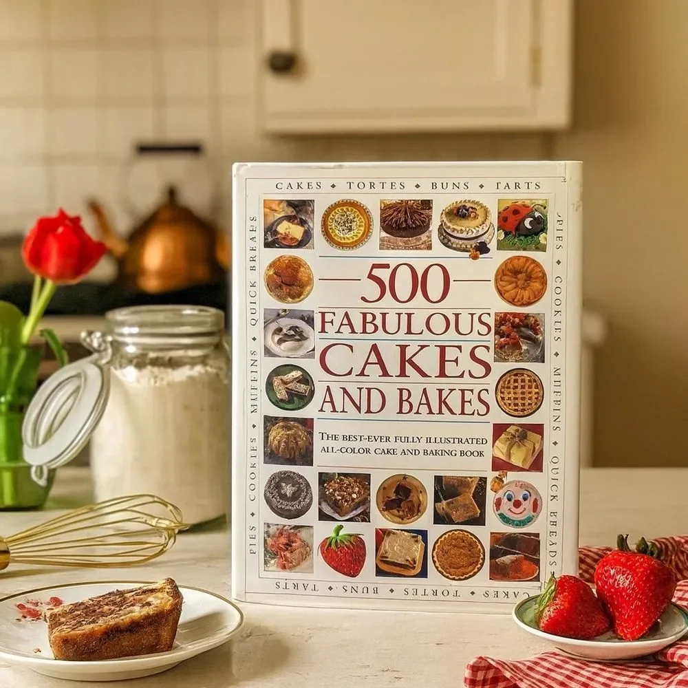 500 Fabulous Cakes and Bakes Illustrated Cookbook Hardcover Baking Recipes
